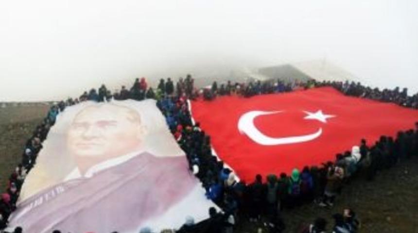 Erzurum&rsquo;da Cumhuriyet Ve Milli Beraberlik Tırmanışı