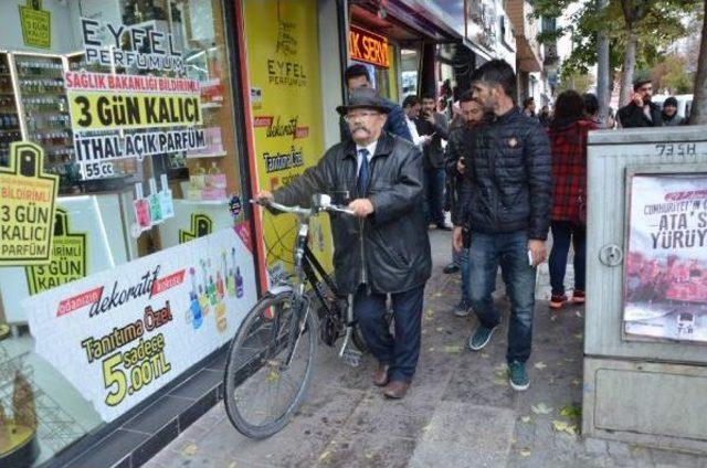 Eskişehir'de Üzerinde Paket Bulunan Bisiklet Korkuttu