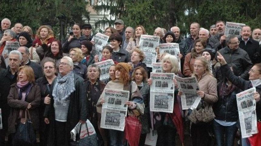 Chp&rsquo;lilerden &lsquo;cumhuriyet Gazetesi&rsquo; Protestosu