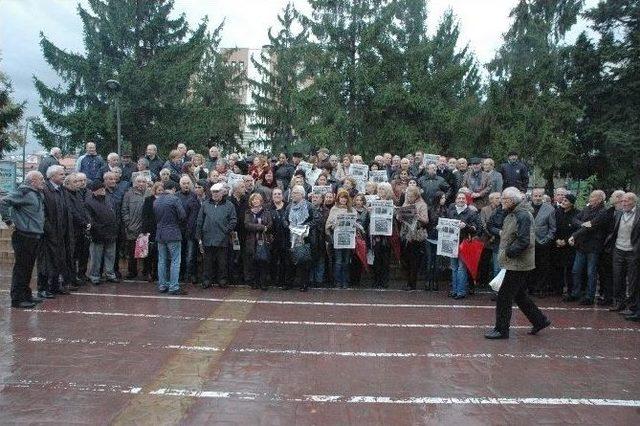 Chp&rsquo;lilerden &lsquo;cumhuriyet Gazetesi&rsquo; Protestosu 1