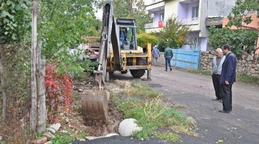 G&ouml;lbaşı İl&ccedil;esinde Su Kanalları Temizleniyor