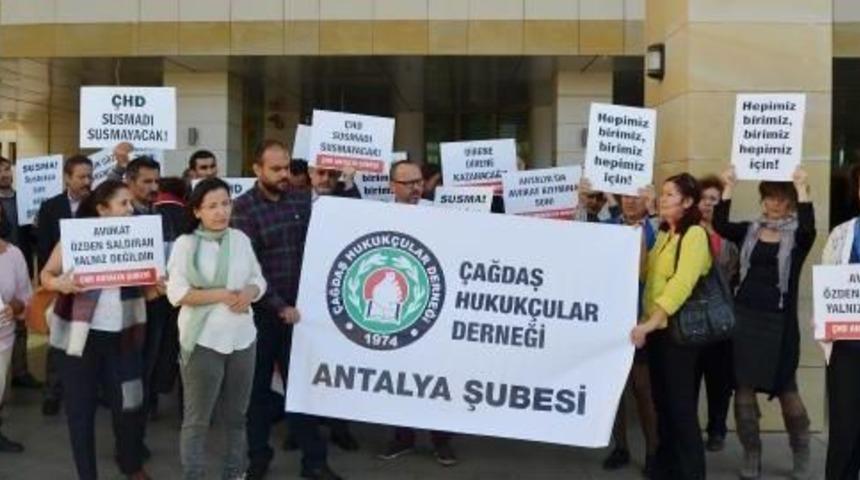 G&ouml;zaltındaki Avukata Destek Eylemi