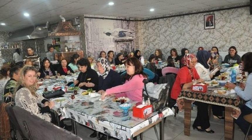 Verdikleri Kilolar İçin Kendilerini Kahvaltıyla Ödüllendirdiler