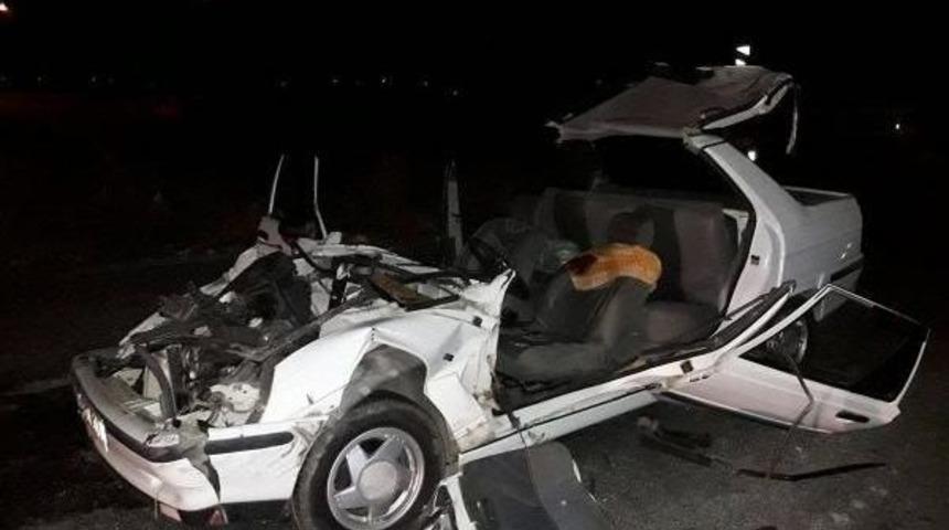 Otomobil Park Halindeki R&ouml;morka &Ccedil;arptı: 1 &Ouml;l&uuml;, 4 Yaralı