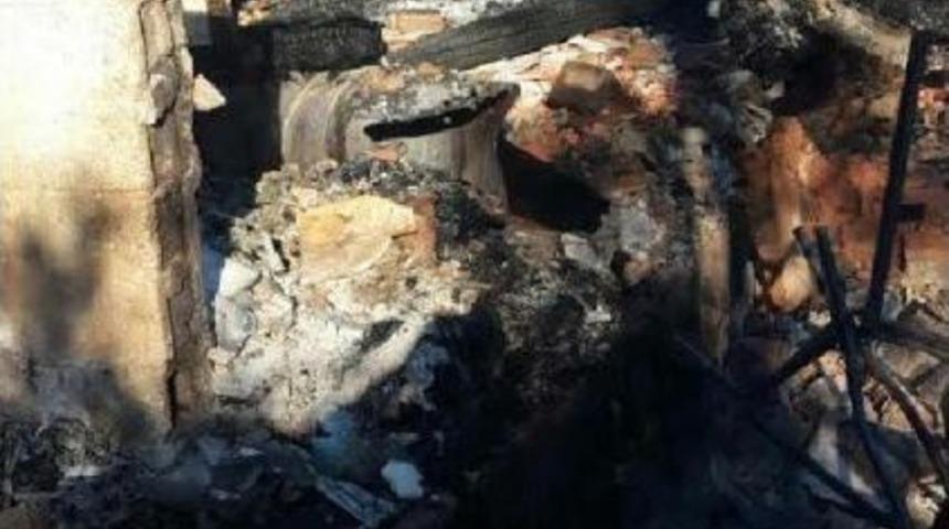 Evleri Yangında K&uuml;l Olan Yaşlı &Ccedil;ift Yardım Bekliyor