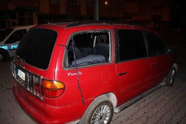 Çakmak Gazı Bomba Gibi Patladı: 3 Yaralı