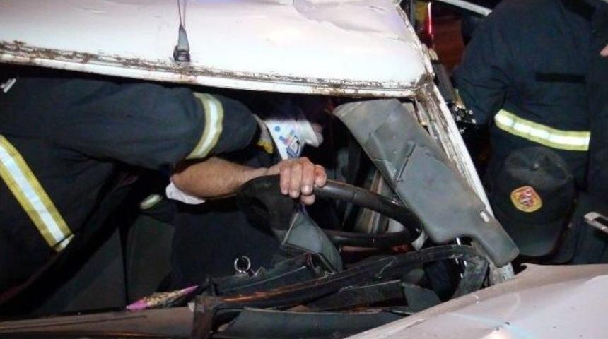 Ters Y&ouml;ne Giren Alkoll&uuml; S&uuml;r&uuml;c&uuml; Kaza Yaptı: 1 Yaralı