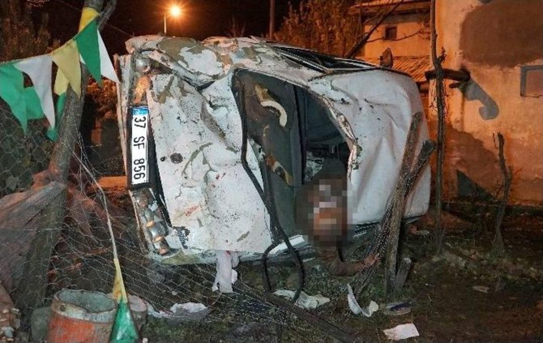 Kastamonu&rsquo;da Otomobil Evin Bah&ccedil;esine U&ccedil;tu: 2 &Ouml;l&uuml;, 4 Yaralı
