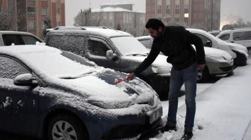 Van'da Kar Yağışı Etkili Oldu