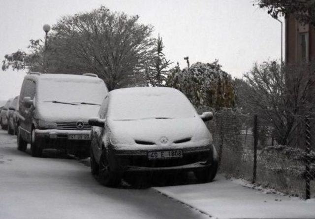 Van'da Kar Yağışı Etkili Oldu