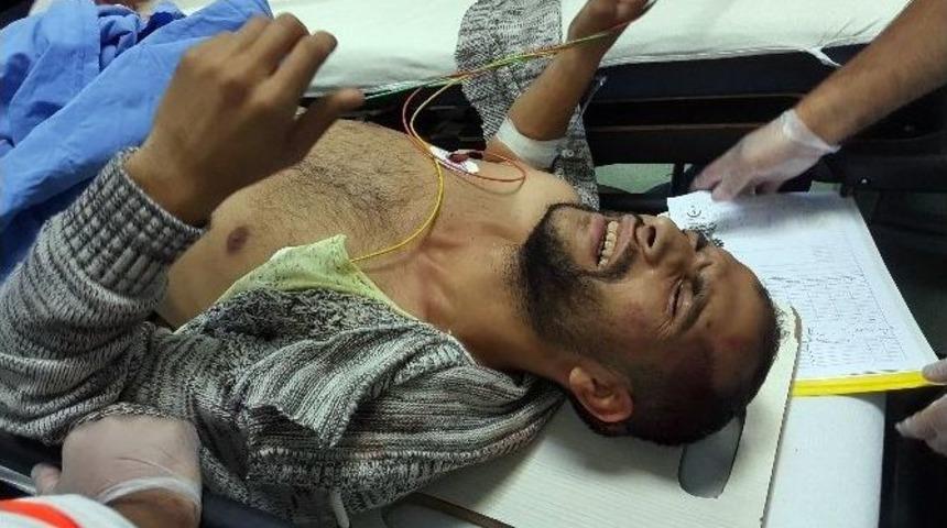 &Ccedil;ocuğunu Severken Silahlı Saldırıda Ağır Yaralandı