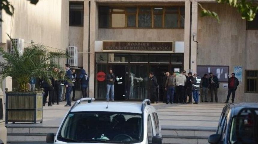 Diyarbakır B&uuml;y&uuml;kşehir Belediyesi&rsquo;ne Atanan Kayyum G&ouml;revine Başladı