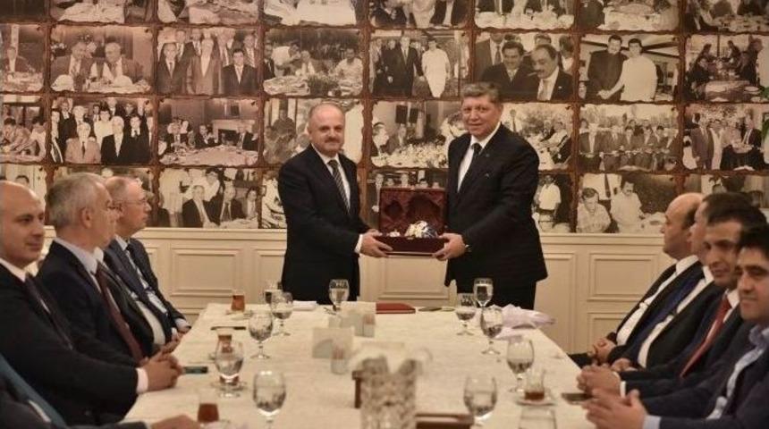 Vali &Ccedil;akacak, Emniyet M&uuml;d&uuml;r&uuml; Baştuğ&rsquo;u Yemekle Uğurladı