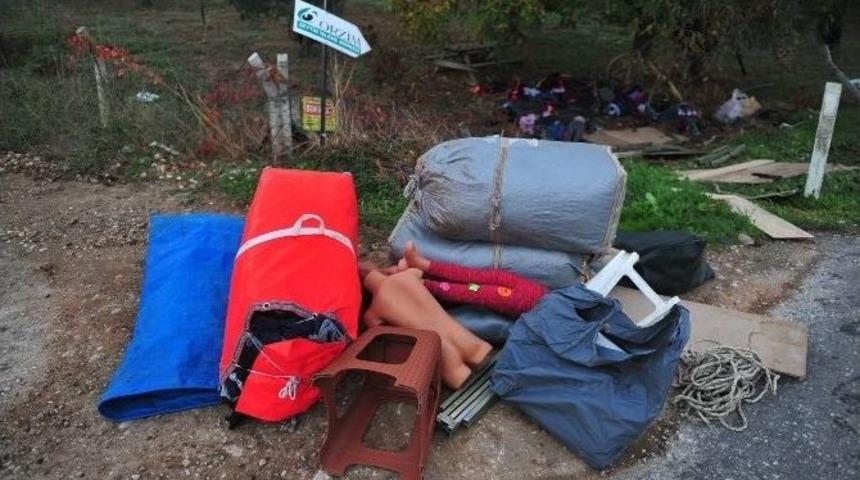 Minib&uuml;s İle Otomobil Kafa Kafaya &Ccedil;arpıştı: 1&rsquo;i Ağır 3 Yaralı