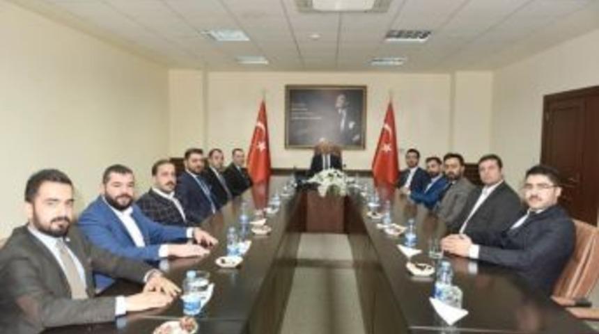 Vali &Ccedil;akacak&rsquo;tan, Ak Parti&rsquo;li Gen&ccedil;lere 15 Temmuz Teşekk&uuml;r&uuml;