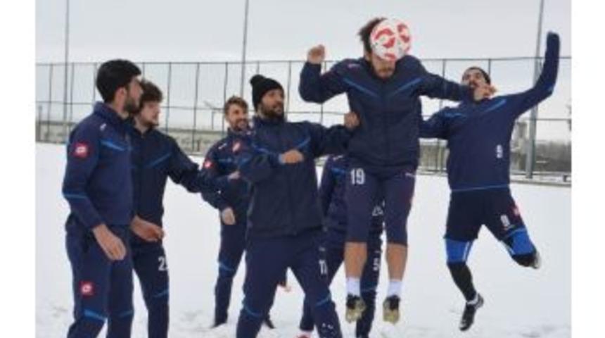 Dadaşlar, Kartopu Oynadı, Karlı Zeminde Antrenman Yaptı