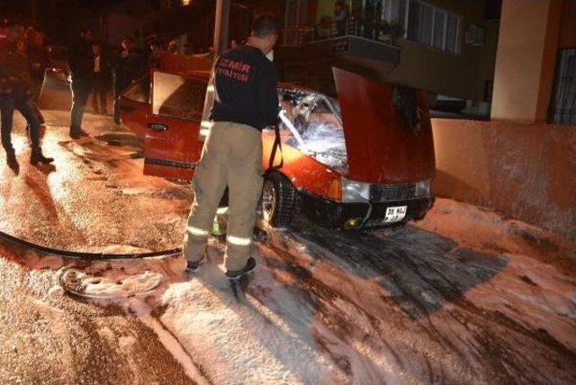 Park Ettiği Otomobili Bir Anda Alevler Içinde Kaldı