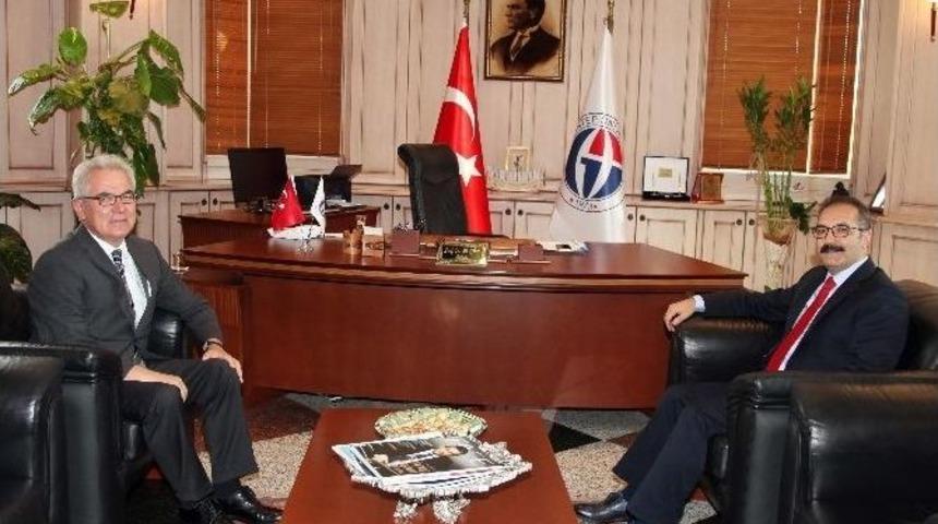 B&uuml;y&uuml;kel&ccedil;i Ke&ccedil;eci&rsquo;den Rekt&ouml;r G&uuml;r&rsquo;e Ziyaret