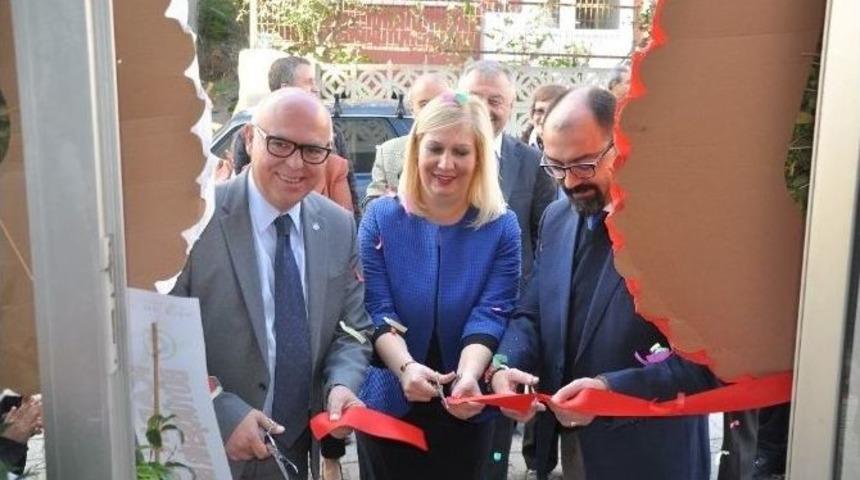 Başkan Eşkinat, Eczane A&ccedil;ılışına Katıldı