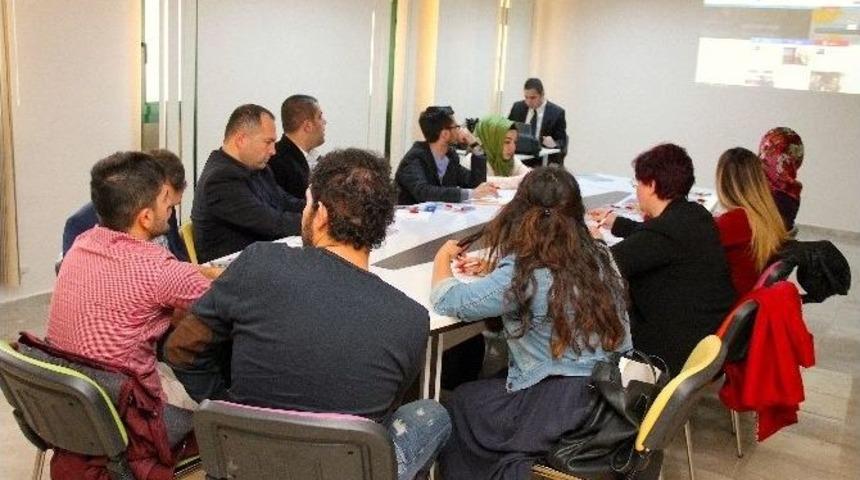 Hk&uuml;&rsquo;de Bilgi Okur-yazarlığı Eğitimleri Başlıyor