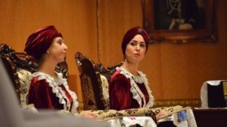 Şehir Tiyatroları, Sezonun İlk Yetişkin Oyunu ‘kanaviçe’ İle İzleyiciyle Buluşuyor