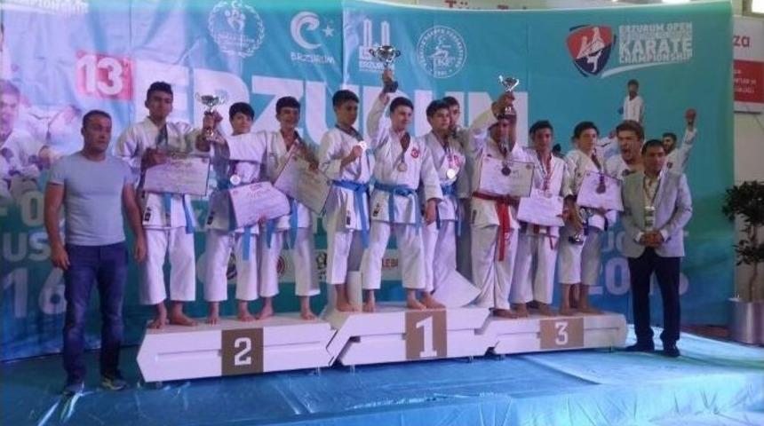 Eyy&uuml;biye Belediyesinin Spordaki Başarısı Takdir Topladı