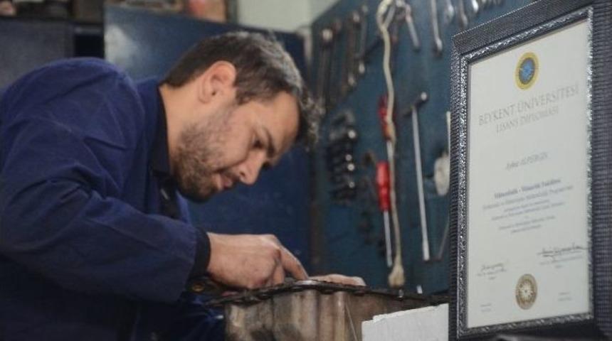 (&ouml;zel Haber) Diplomalı M&uuml;hendis Sanayide Motor Ustalığı Yapıyor