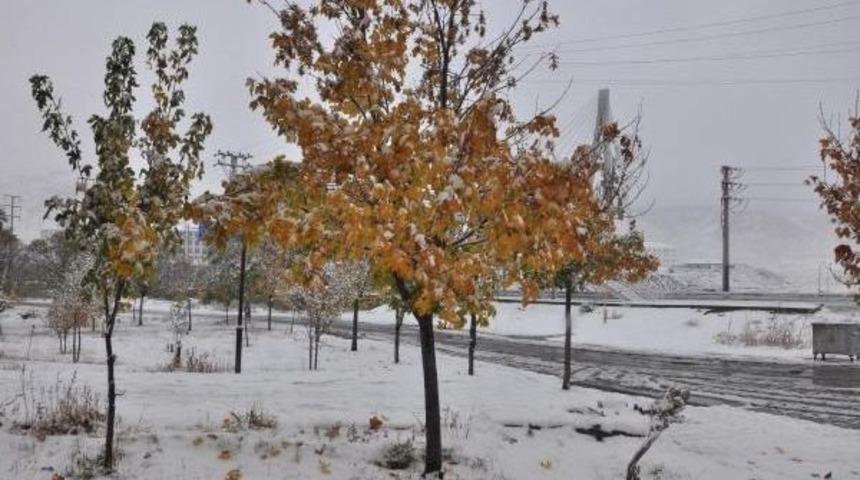 Bitlis&rsquo;Te Mevsimin Ilk Karı Yağdı