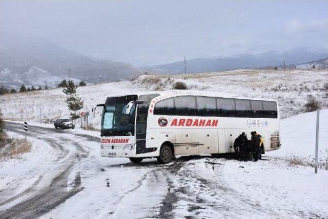 Ilgar Geçidi'nde Kar Ulaşımı Aksattı