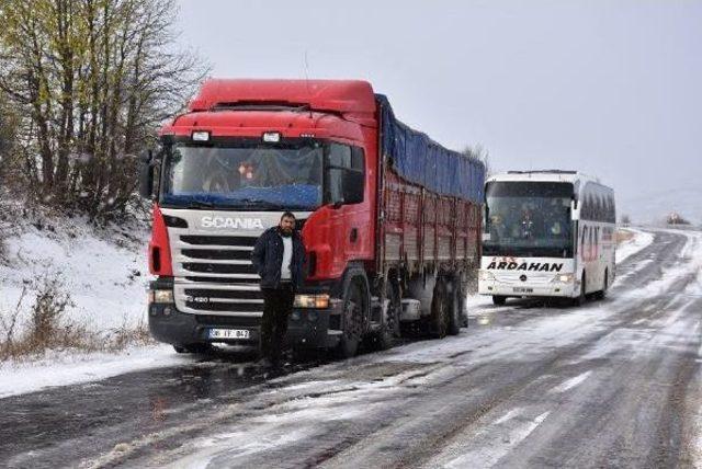 Ilgar Geçidi'nde Kar Ulaşımı Aksattı