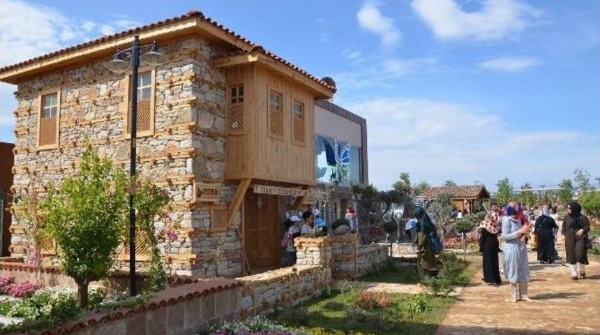 Tarihi Düğmeli Evler’e Expo’dan Ödül