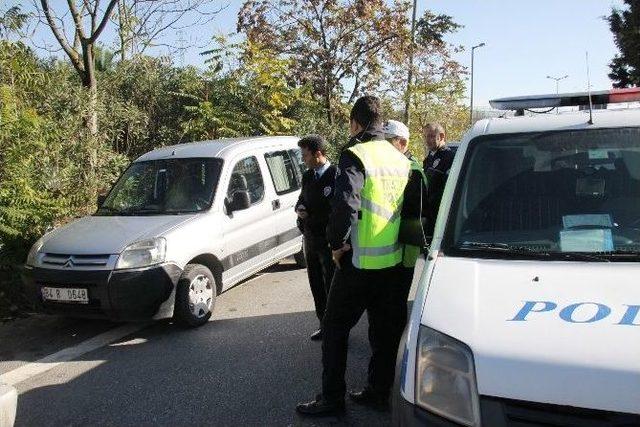 110 Bin Tl’lik Giyim Malzemesini Üzerlerine Giyip Çaldılar