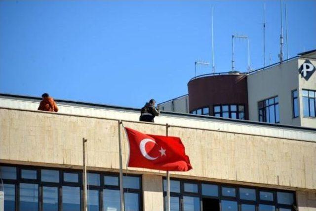 Diyarbakır Büyükşehir Belediyesi'ne Kayyum Gelmeden Binada Bomba Araması Yapıldı