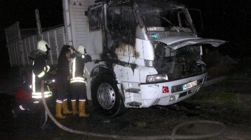 Park Halindeki Kamyon Yandı