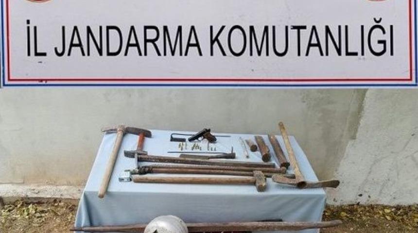 Denizli’de Kaçak Kazı Yapan 13 Kişi Yakalandı