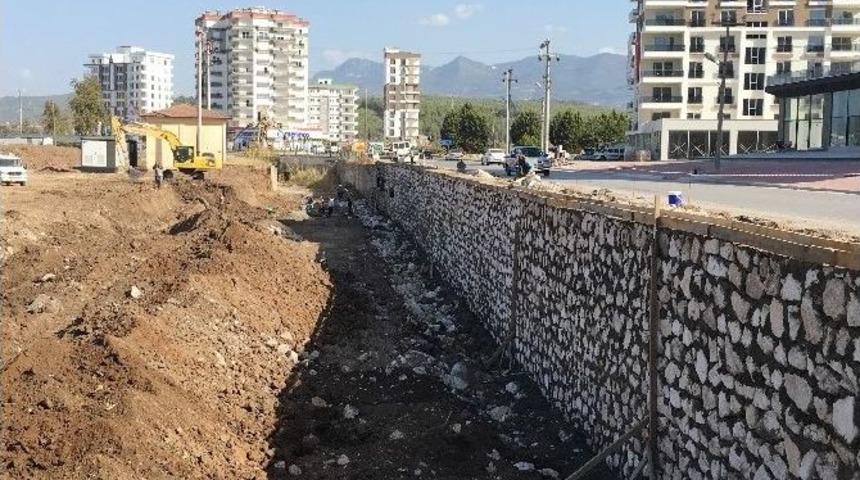 Kumluca&rsquo;da Taşkına Karşı &Ccedil;alışmalar Devam Ediyor
