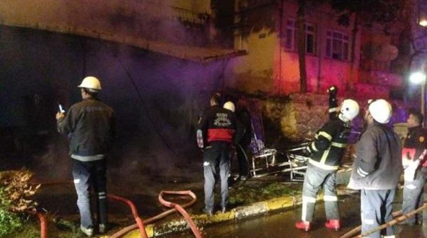 &Uuml;nye'de Ikinci El Eşya Satılan Işyeri Kundaklandı