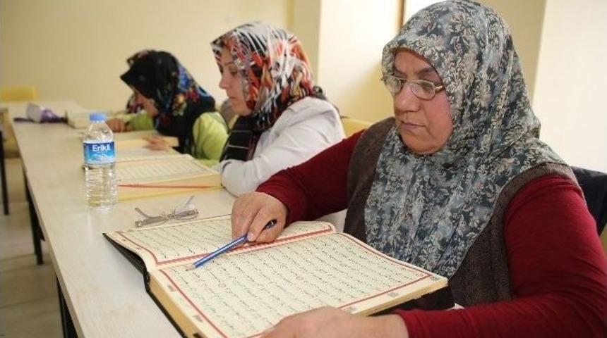 Karamanlı Kadınlar A&ccedil;ılan Kurslara B&uuml;y&uuml;k İlgi G&ouml;steriyor