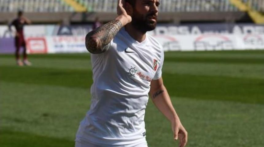 Karşıyaka'da Alkışlar Tayfun'a