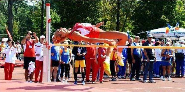 İzmirli Aycan'dan Masterlarda Gümüş Madalya