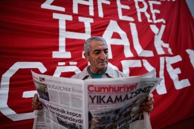 Cumhuriyet Gazetesi'ne Destek Ziyaretleri Sürüyor