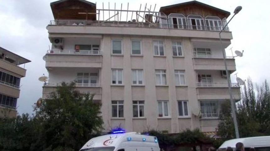 5. Kattan D&uuml;şen &Ccedil;atı Ustası Hayatını Kaybetti