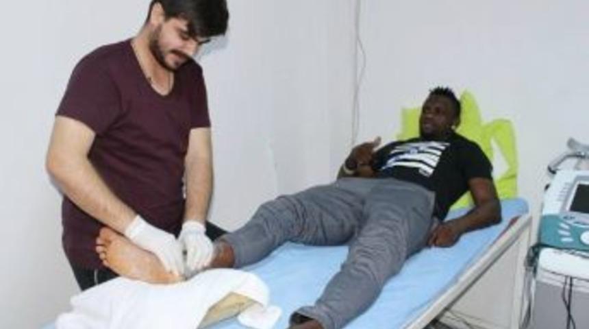 Yeni Malatyaspor&rsquo;da Amutu&rsquo;nun Tedavisi S&uuml;r&uuml;yor