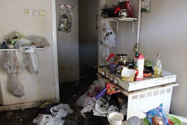 Kocaeli&rsquo;de Bir Evden 3 Kamyon Dolusu &Ccedil;&ouml;p &Ccedil;ıktı 1