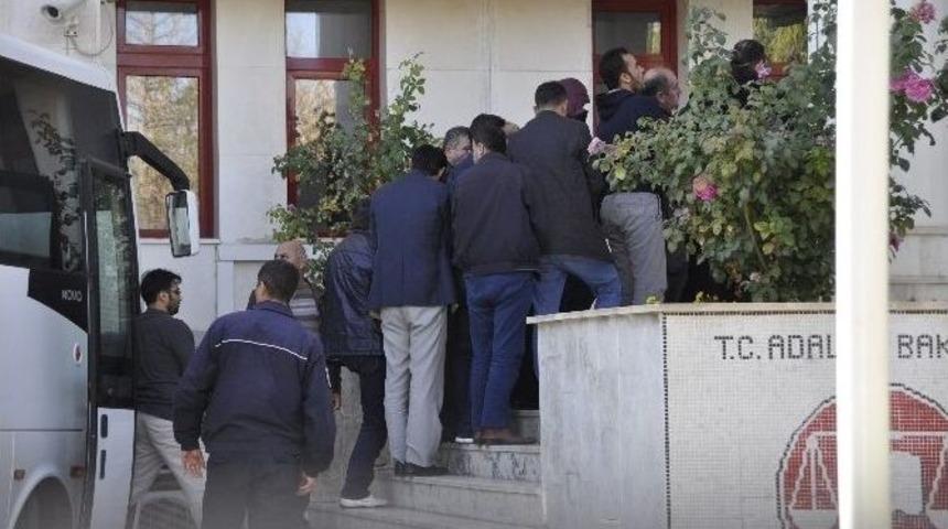 Afyonkarahisar’da Fetö’den Gözaltına Alınan 19 Kişi Adliyeye Sevk Edildi