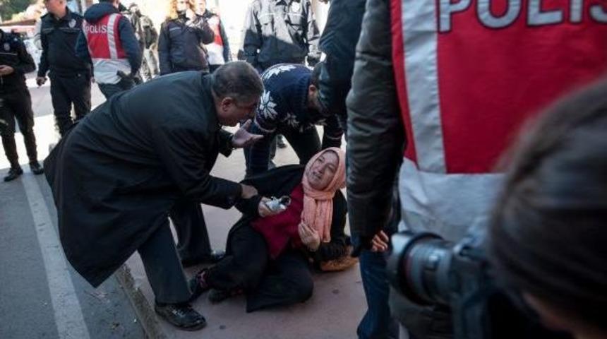 Cumhuriyet Gazetesi &Ouml;n&uuml;nde Gergin Dakikalar