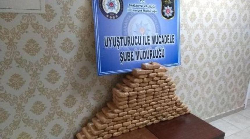 Zeytinyağı Y&uuml;kl&uuml; Tır'dan 67 Kilo Eroin &Ccedil;ıktı