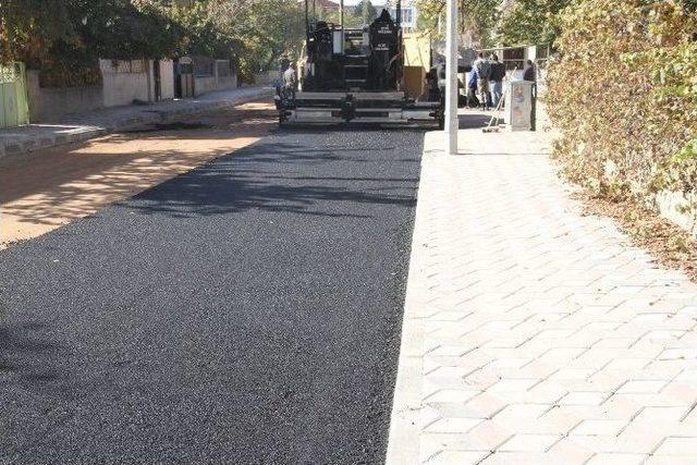 Yol Ve Kaldırım Çalışmaları Devam Ediyor