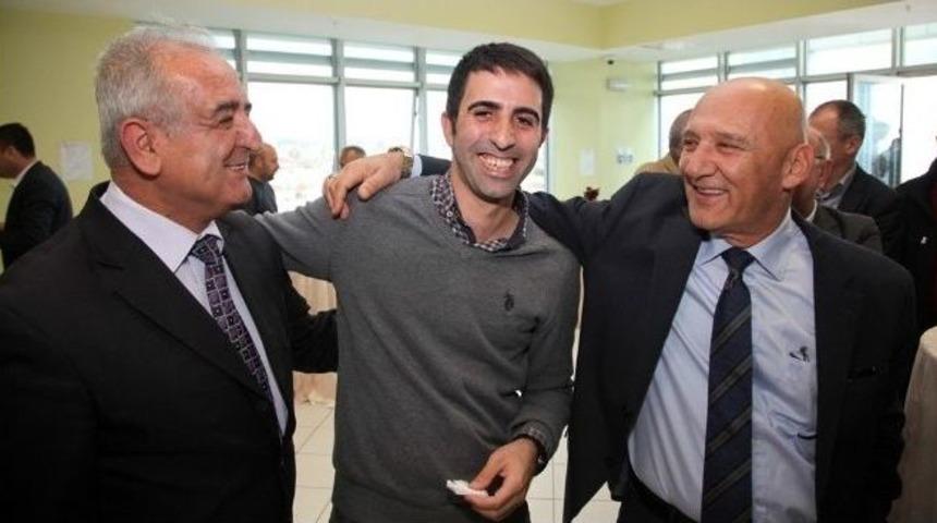 Başkan Altınok &Ouml;z, Belediye Personelini Askere Uğurladı