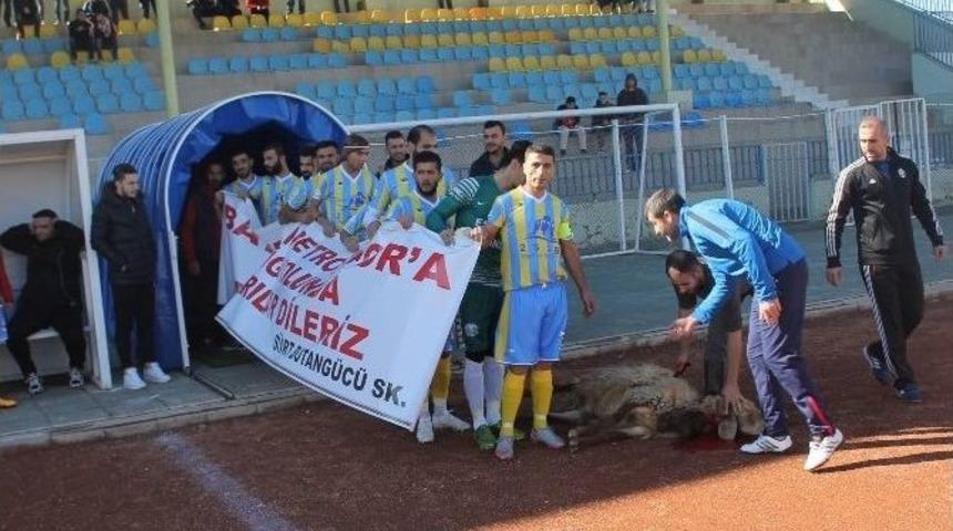 Siirt Botang&uuml;c&uuml;por Y&ouml;neticileri Dostluk Ma&ccedil;ında Kurban Kesti